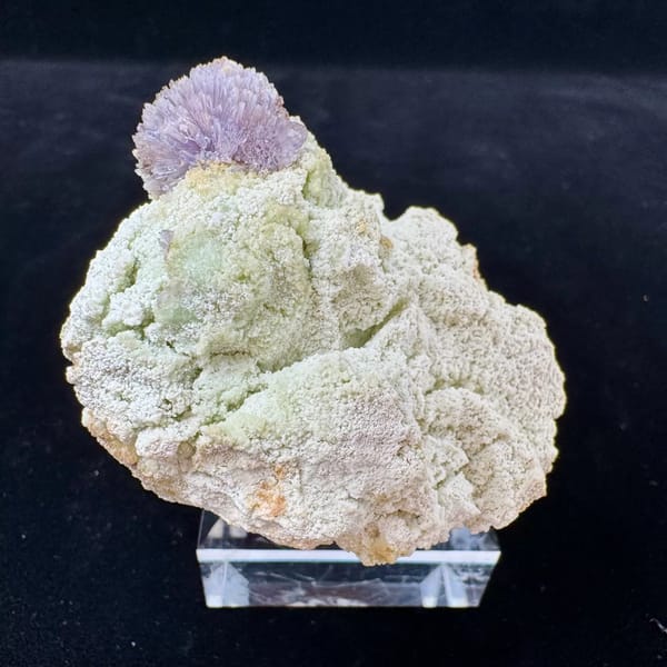 Purple Creedite Flower on Matrix 6.0 cm — detail view