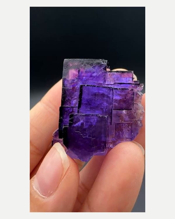 Complete side view of the exact fluorite specimen