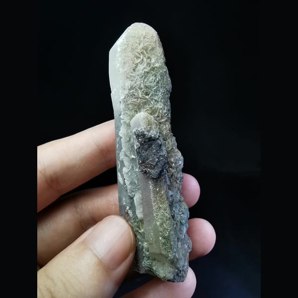 Sparkling quartz with hematite balls and calcite — alternate view