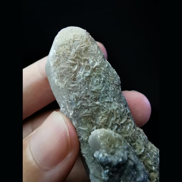 Sparkling quartz with hematite balls and calcite — alternate view