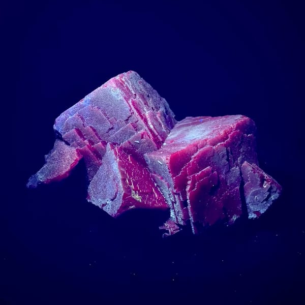 Black Rose Fluorite, UV Reactive 8.0 cm — complete view