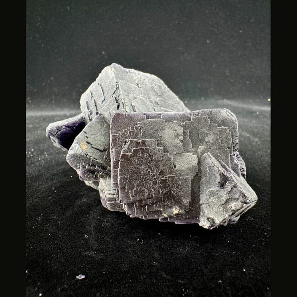 Black Rose Fluorite, UV Reactive 8.0 cm — detail view