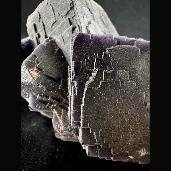 Black Rose Fluorite, UV Reactive 8.0 cm — detail view