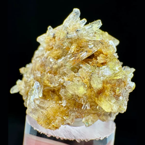 Yellow Creedite Flower Ball Guizhou 3.0 cm — detail view