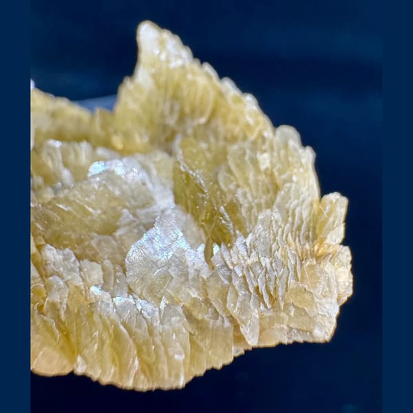 Yellow-Green Siderite Cluster 6.0 cm — detail view
