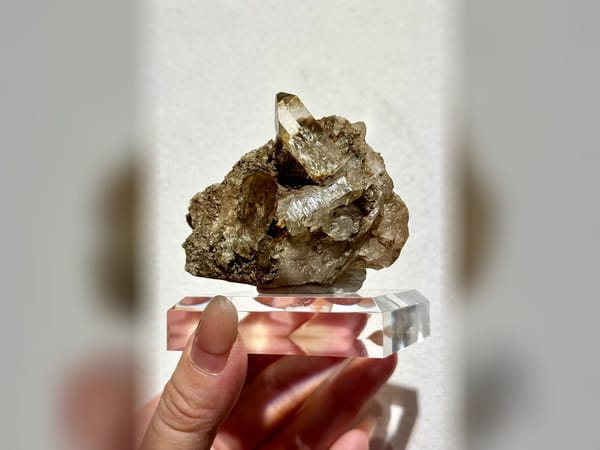 Hashupi Quartz Crystal Cluster 134 g, Pakistan, Bright Natural Mineral Specimen — complete view