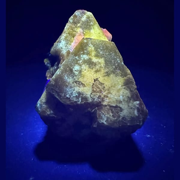 Scheelite with Calcite and Fluorite Yaogangxian 3.5 cm — complete view