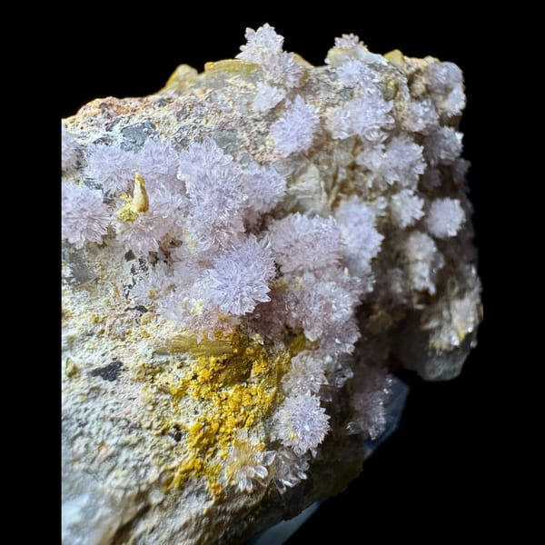 Pink and White Creedite with Fluorite 9.0 cm — detail view