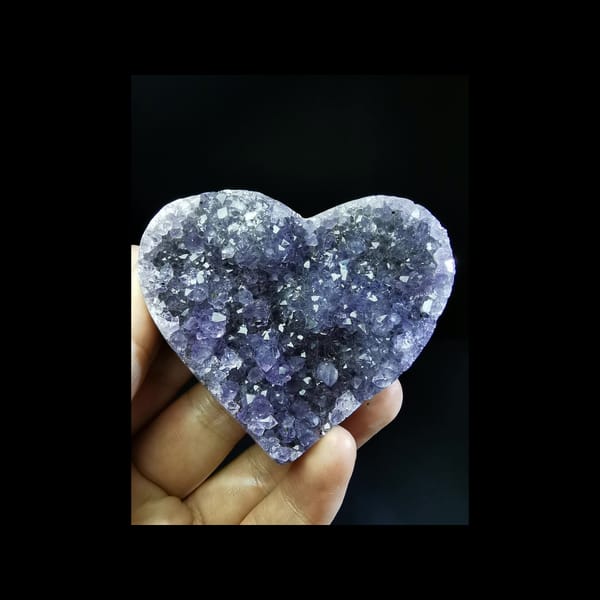 Uruguayan amethyst druze heart with crystal flowers — complete view