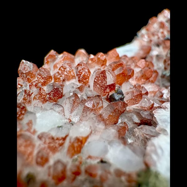 Red Quartz with Pyrite Shanxi 13.0 cm — detail view