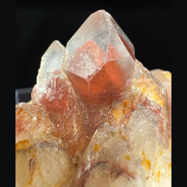 Red Phantom Quartz Cluster Shanxi 4.5 cm — complete view