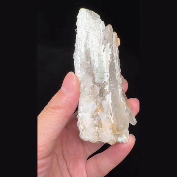 White Bladed Quartz with Fine Inclusions 10.0 cm — complete view (video frame)