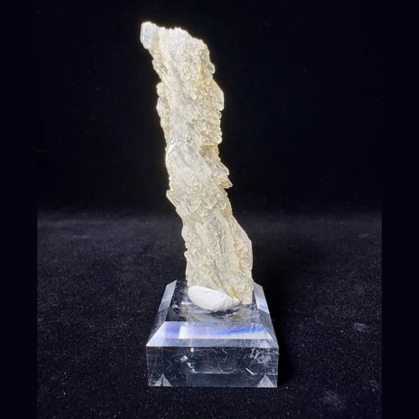 Slender White Bladed Quartz 7.0 cm — complete view
