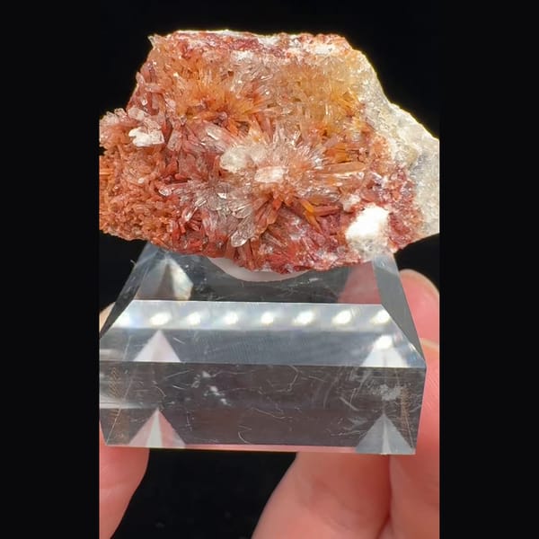 Orange-Yellow Creedite Sprays 4.0 cm — complete view (video frame)