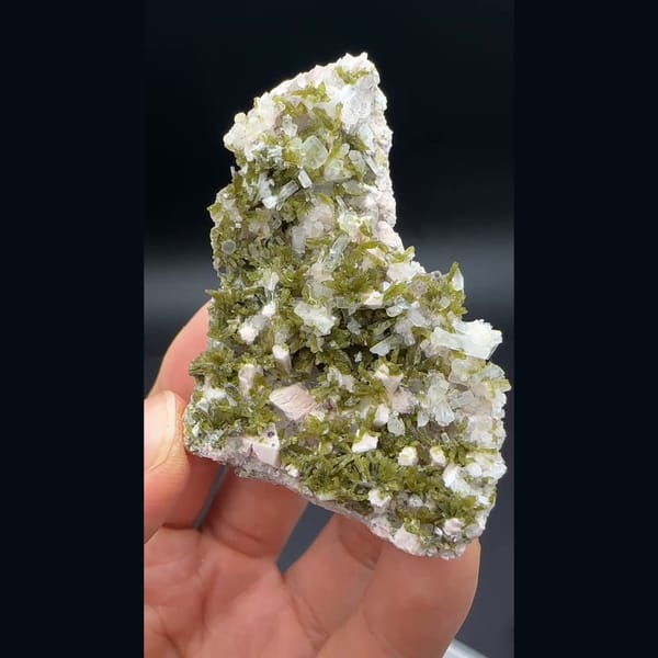 White laumontite with olive epidote and pink feldspar from Yunxiao, Fujian — complete view