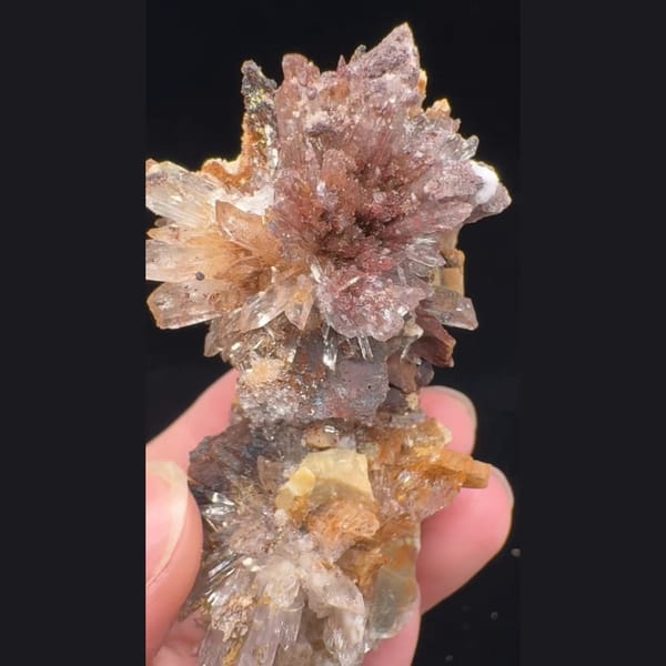 White and Brown Creedite with Yellow 9.0 cm, Guizhou — complete view (video frame)