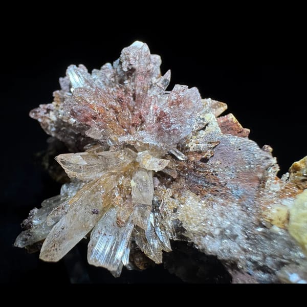 White and Brown Creedite with Yellow Guizhou 9.0 cm — detail view