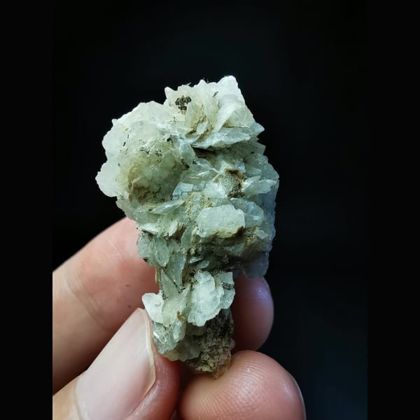 Quartz with a large white calcite flower ball — complete view