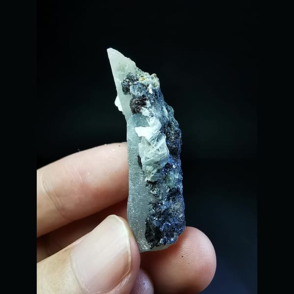 Odd-shaped quartz with hematite and calcite — complete view