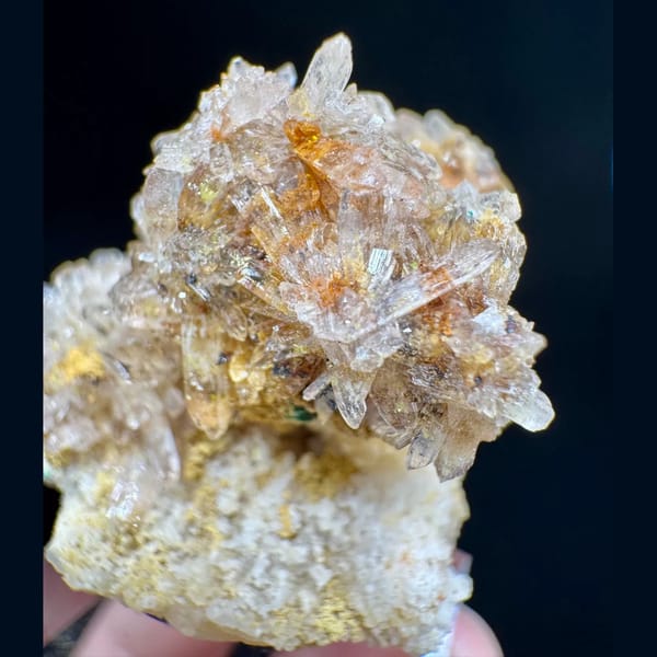 Cream Creedite Cluster 4.0 cm — alternate view