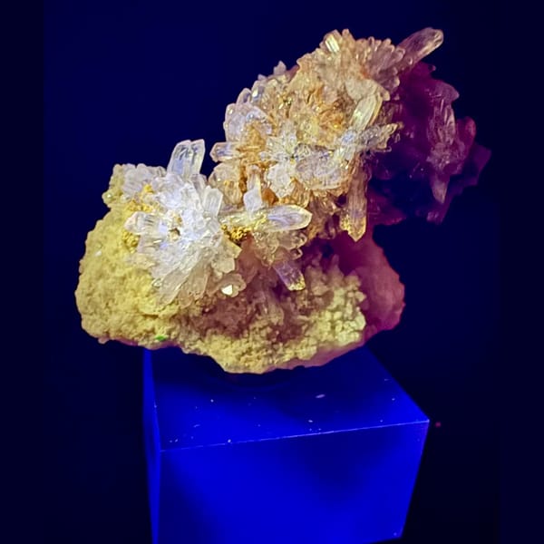 Cream Creedite Cluster 4.0 cm — alternate view