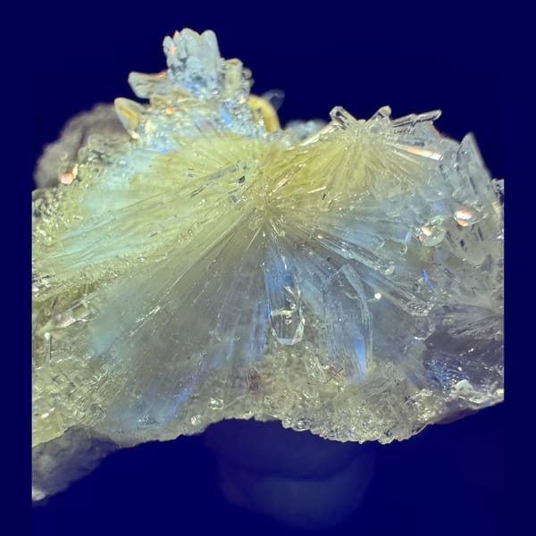 Cream Creedite Fan Cluster 4.5 cm — alternate view