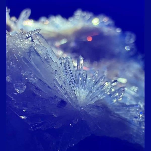 Cream Creedite Fan Cluster 4.5 cm — detail view