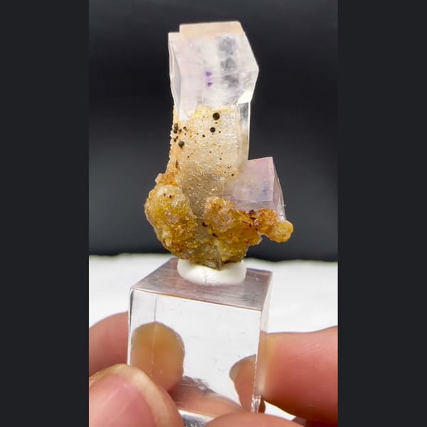 Quartz with Fluorite and Mica Yaogangxian 2.8 cm — detail view