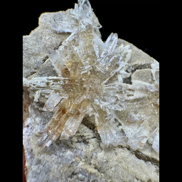 White Creedite Sprays with Yellow on Matrix 6.0 cm — alternate view