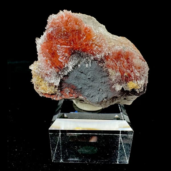 Red-Orange Creedite on Dark Matrix 4.5 cm — complete view