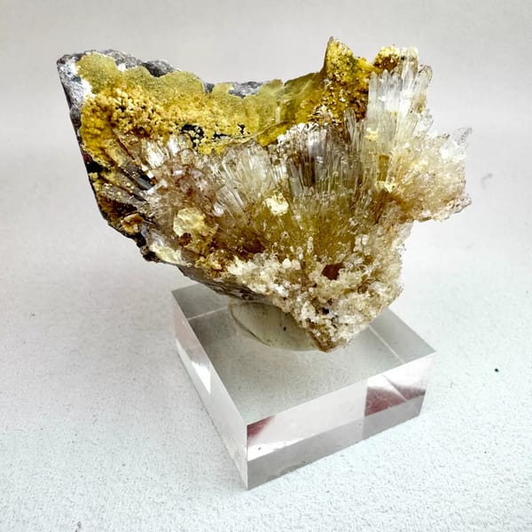 White Creedite with Yellow Inclusions 5.0 cm — complete view