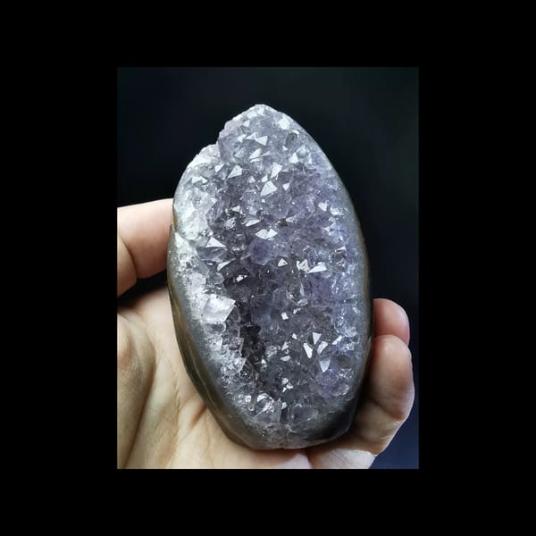 Light purple Uruguayan amethyst pocket — complete view
