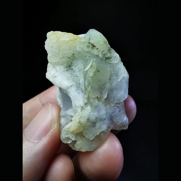 Slightly purple calcite-interference quartz — alternate view