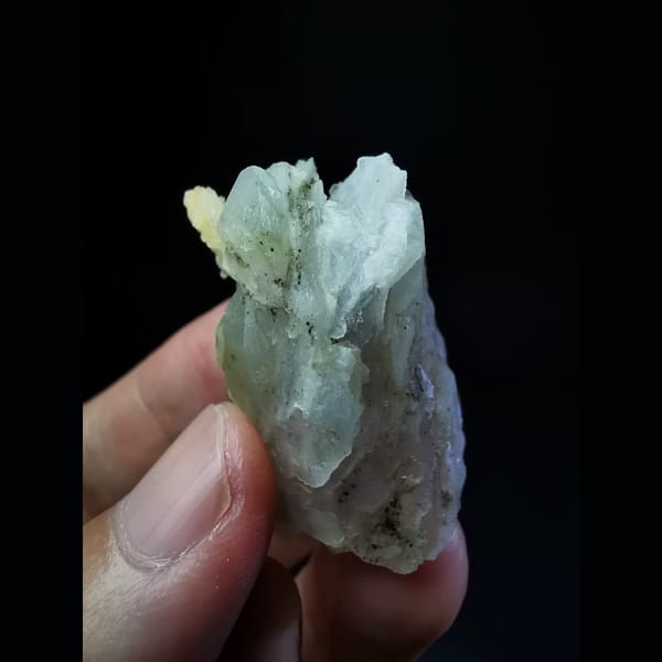 Slightly purple calcite-interference quartz — detail view