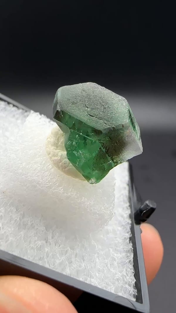 Green fluorite from Namibia, complete side profile from source video frame 225 at 7.5 seconds
