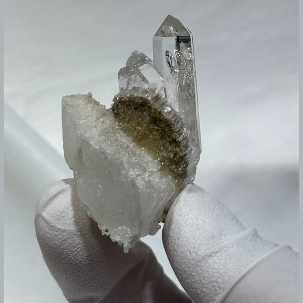 Etched Quartz with Mica Xuebaoding 4.2 cm — complete view