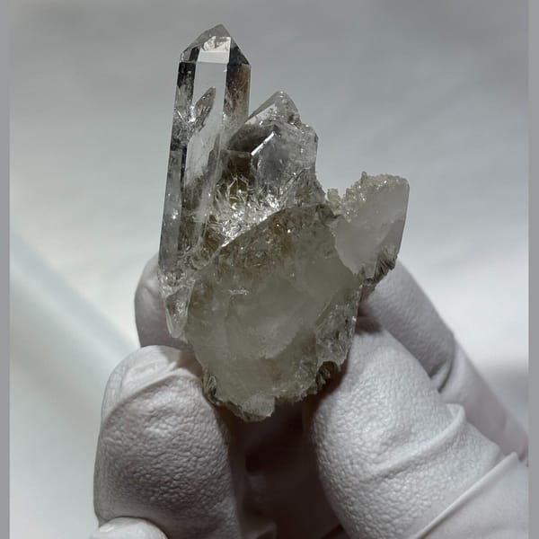Etched Quartz with Mica Xuebaoding 4.2 cm — detail view