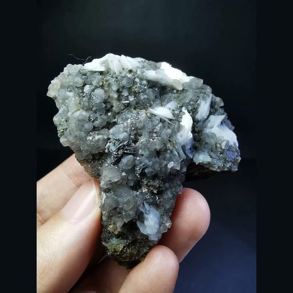 Small quartz cluster with white calcite plates — complete view