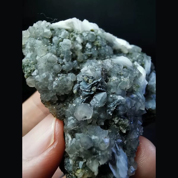 Small quartz cluster with white calcite plates — alternate view