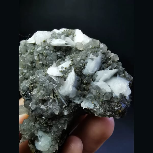 Small quartz cluster with white calcite plates — detail view