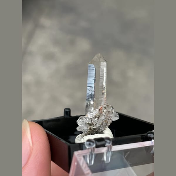 Slender water-clear quartz crystals from Guangdong — detail view
