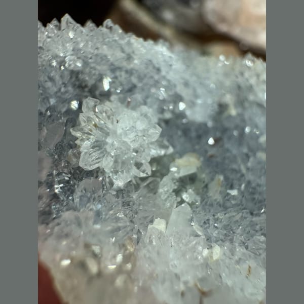 Clear Quartz Cluster Fujian 8.0 cm — complete view