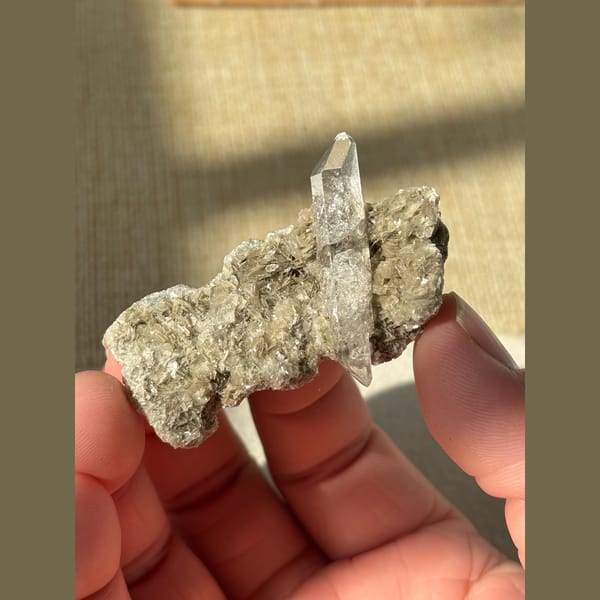 Quartz with Mica Xuebaoding 5.6 cm — complete view