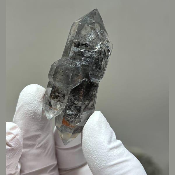 Castle Black Sugar-Core Quartz Yunnan 6.5 cm — detail view