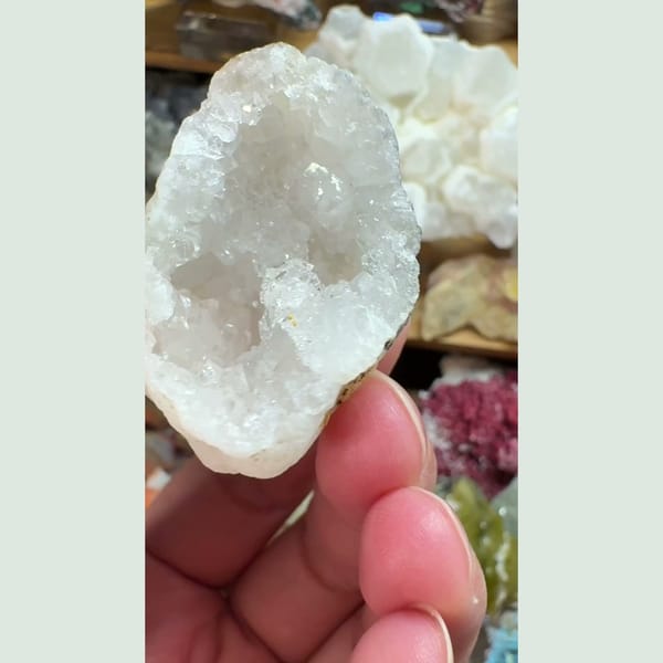 Small Quartz Geode Morocco 4.0 cm — complete view