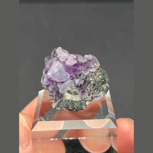 Tanzanite blue-violet fluorite on dark matrix from Fujian — detail view