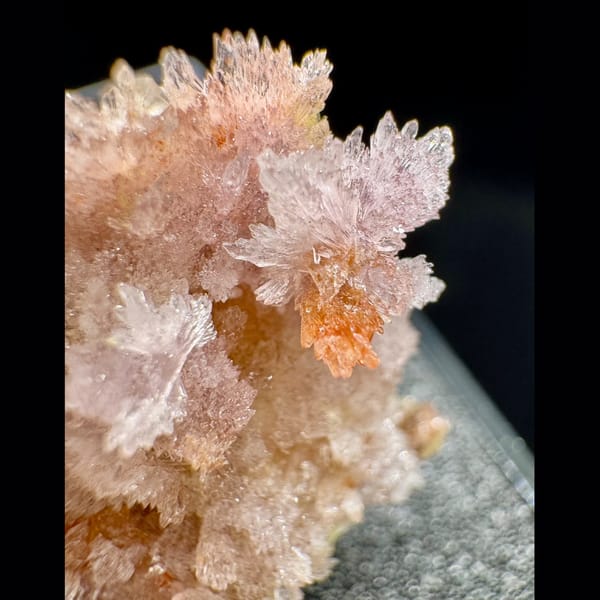 Pink-White Creedite with Yellow 3.5 cm — detail view
