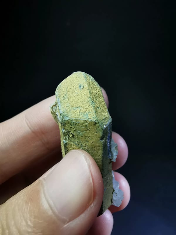 Yellow-coated double-terminated quartz with white calcite — complete rear side view