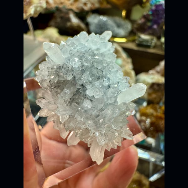 White Quartz Flower Cluster 3.8 cm — alternate view