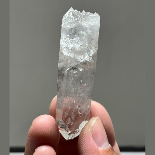 Etched-Tip Quartz Xuebaoding 6.9 cm — detail view